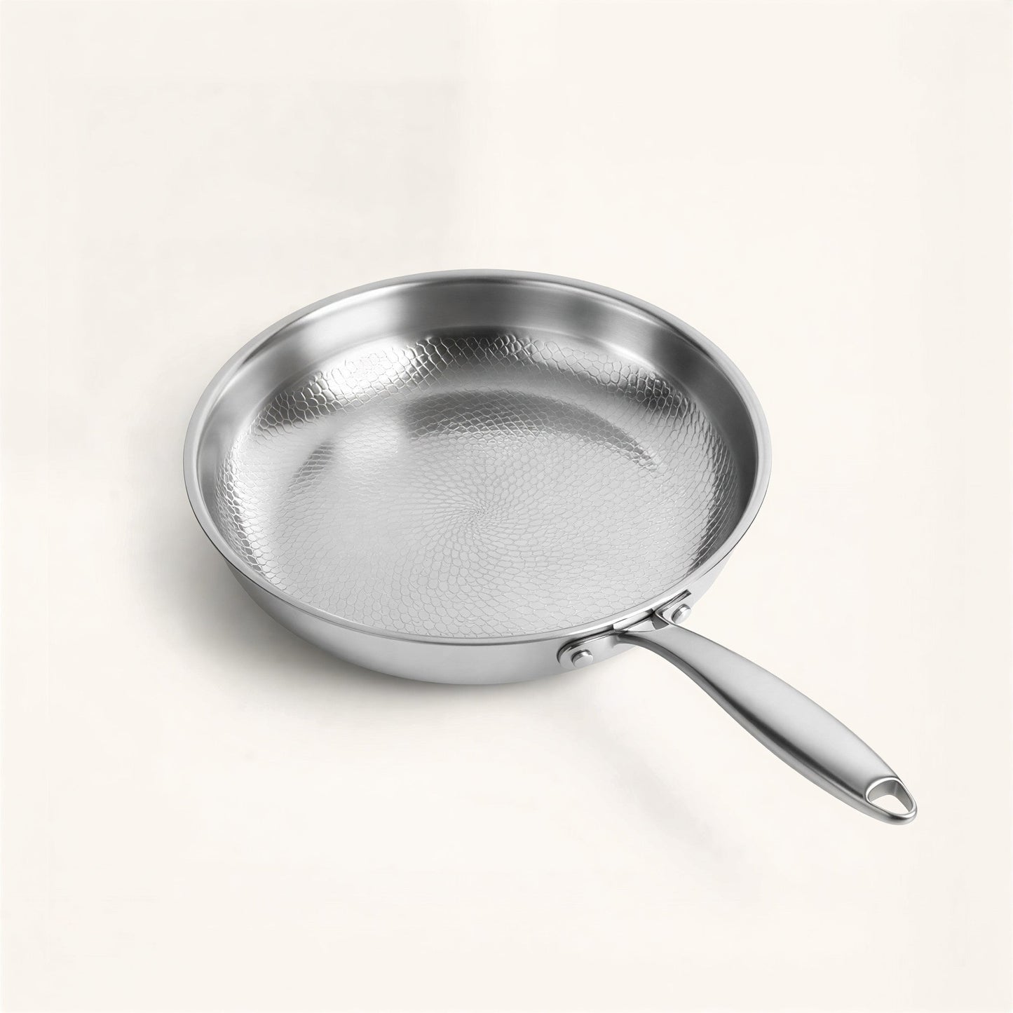Titanium Hammered Pan Pro | Die einzige Antihaftpfanne, die Ihr Essen nicht vergiftet